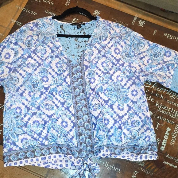 Zac & Rachel Tie Front Top Petite XL gauze and lace crochet top blue and white - Picture 2 of 6